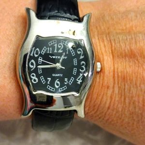 Vernier by 7 quest quartz watch.